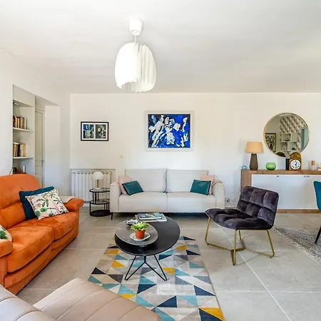 L'escapade Par Dodo A Каси